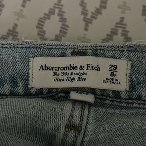 Abercrombie Curve Love 90’s Straight Ultra High Rise